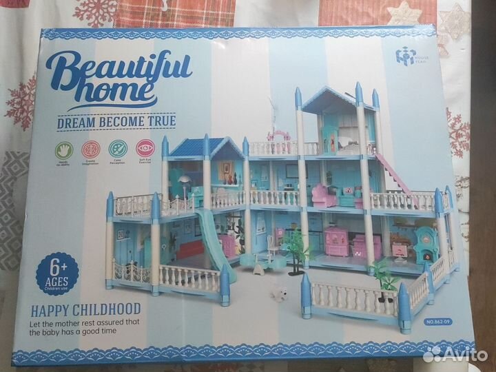 Кукольный домик с подсветкой, мебелью и куклами