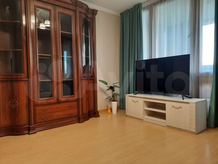 2-к. квартира, 50 м², 10/14 эт.