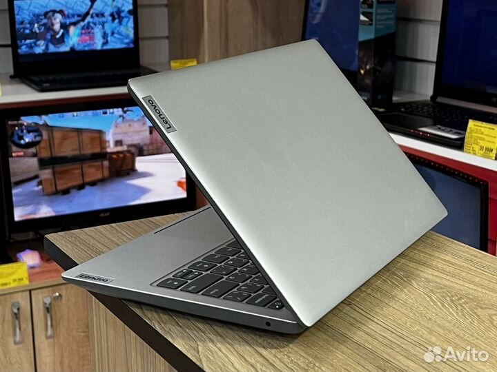 Миниатюрный, современный ноутбук Lenovo