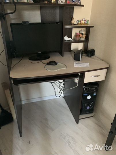 Продам компьютерный стол пр-во Боровичи
