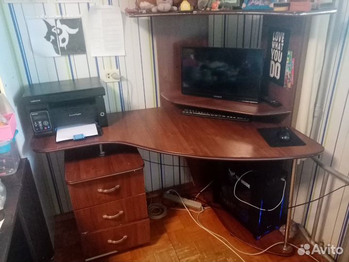 Компьютерный стол