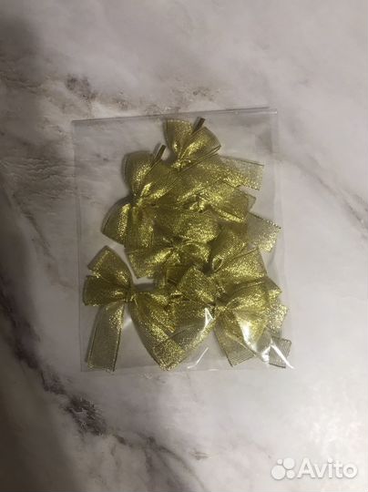 Новогодние бантики на елку