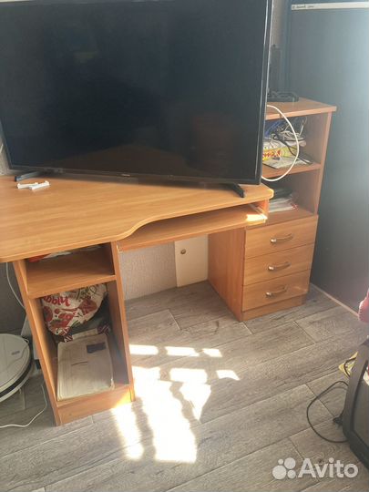 Продам компьютерный стол