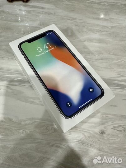 Телефон iPhone X 64 Гб