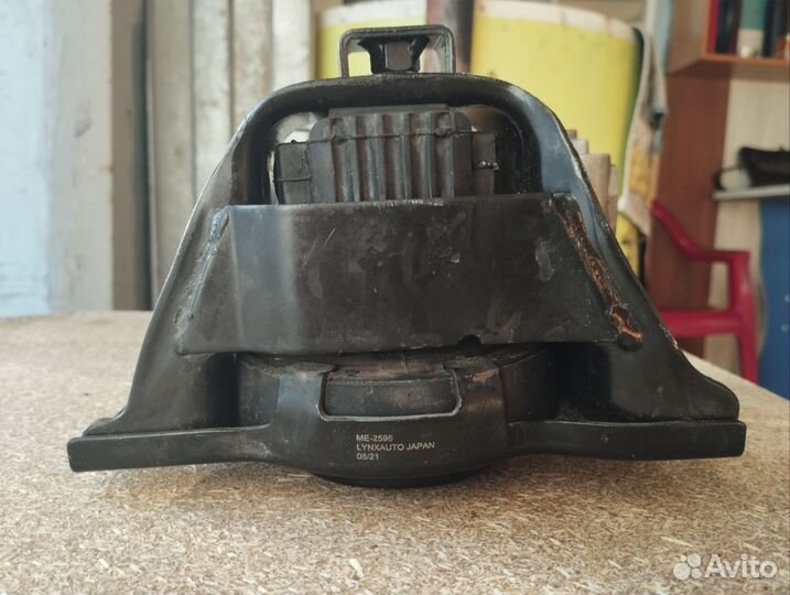 Подушка двигателя