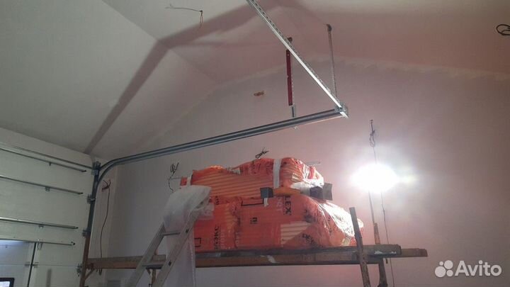 Секционные ворота Алютех в гараж