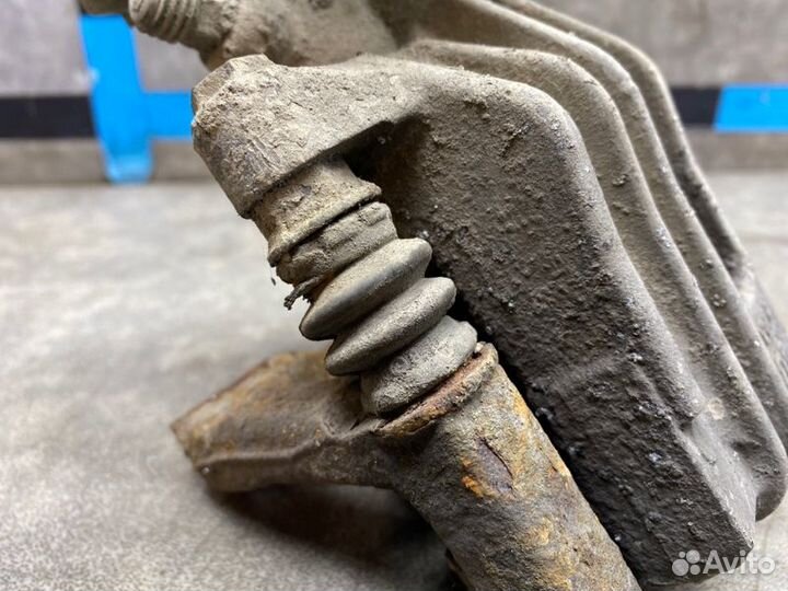 Суппорт задний правый Volkswagen Golf 6 1.6 BSE AT