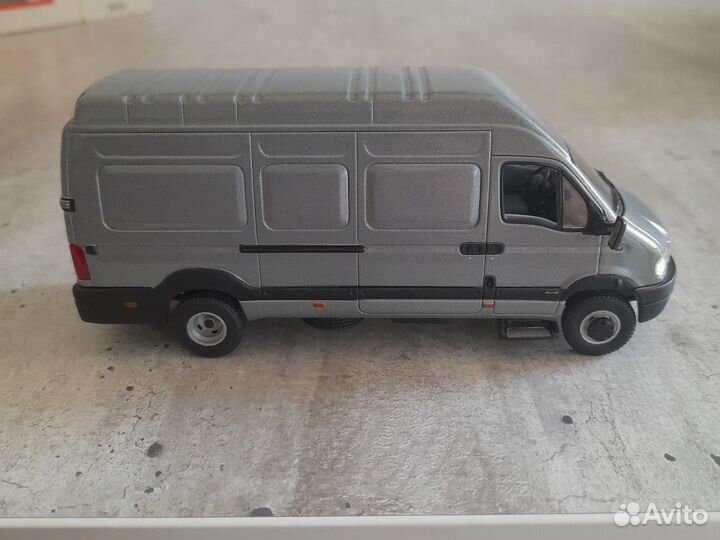 Renault Mascott(2002) 1:43 Norev