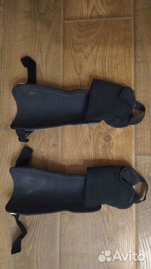 Щитки футбольные 