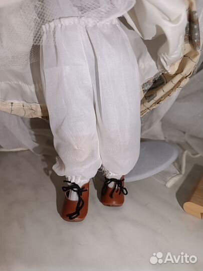 Кукла фарфоровая коллекционная