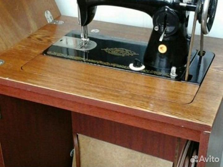 Машинка швейная Подольск 2М-22