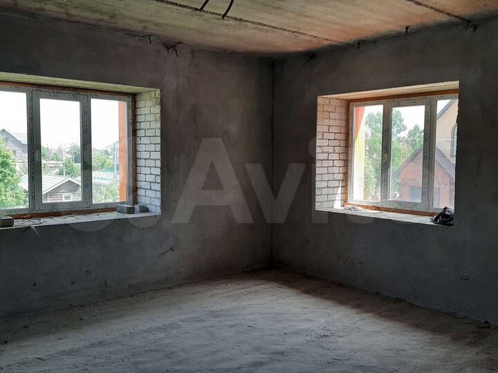 Коттедж 750 м² на участке 11 сот.