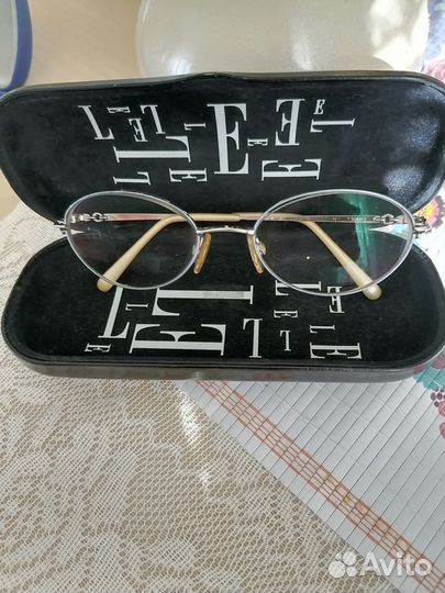 Очки в красивой оправе для компьютера