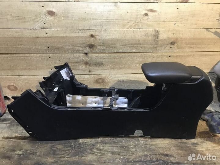 Консоль центральная Kia Sportage