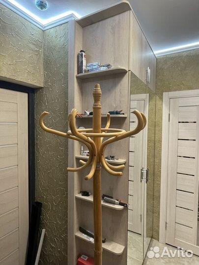 Вешалка из дерева