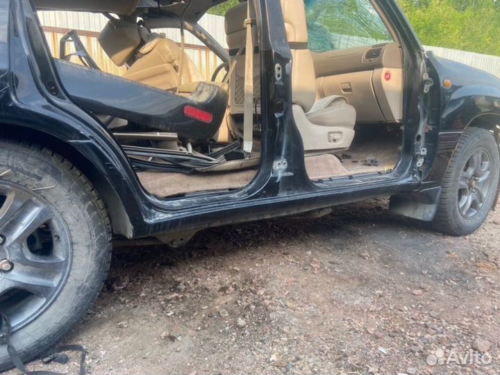 Боковина кузова Toyota Land Cruiser J100 2UZ-FE