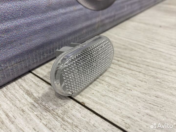 Повторитель поворотника в Крыло в Зеркало Renault