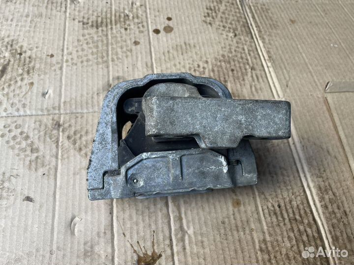 Опора двигатели правая 1K0199262AT