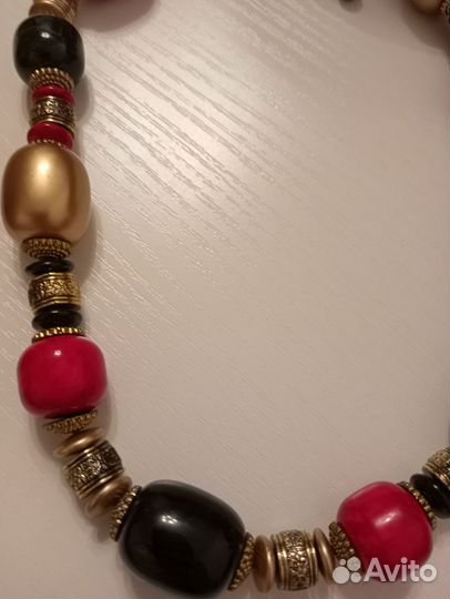 Винтажные яркие бусы в африканском стиле