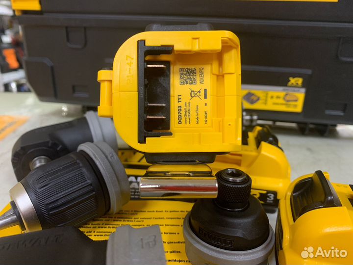 Шуруповерт dewalt DCD703L2T с наб. из 4-х насадок