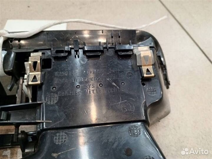 Дефлектор воздушный центральный Skoda Rapid 2012