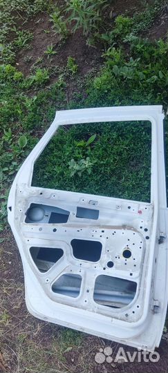 Задняя левая дверь Лада Гранта