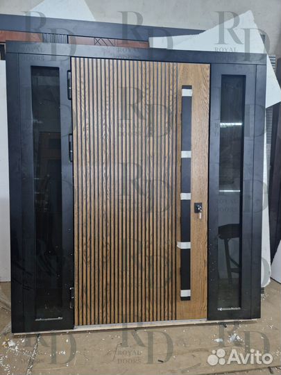 Уличная металлическая дверь с терморазрывом