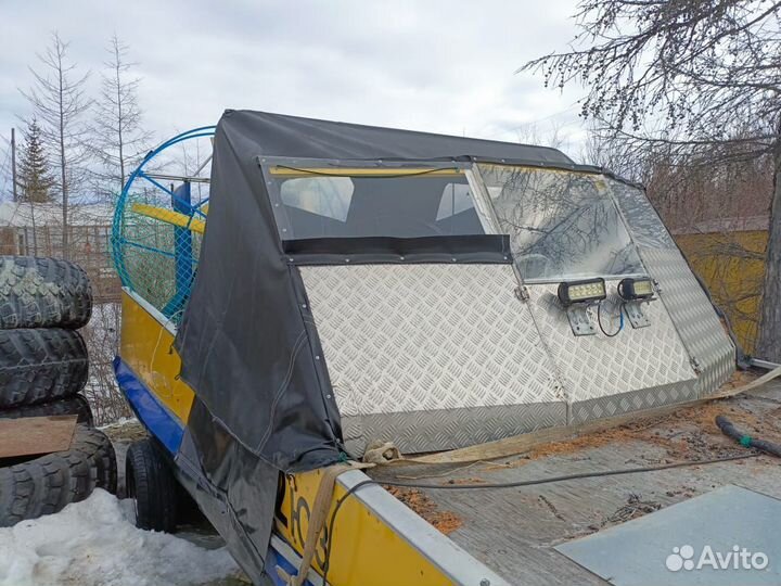 Лодка моторная