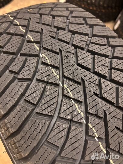 Nokian Tyres Hakkapeliitta R5 SUV 255/55 R20 110R