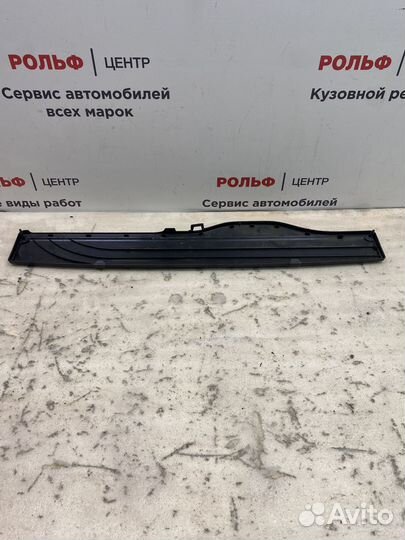 Skoda Octavia A7 крышка воздухозаборника