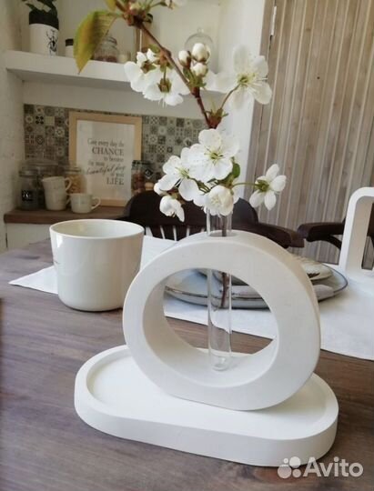 Декоративная ваза из гипса (колба стеклянная)