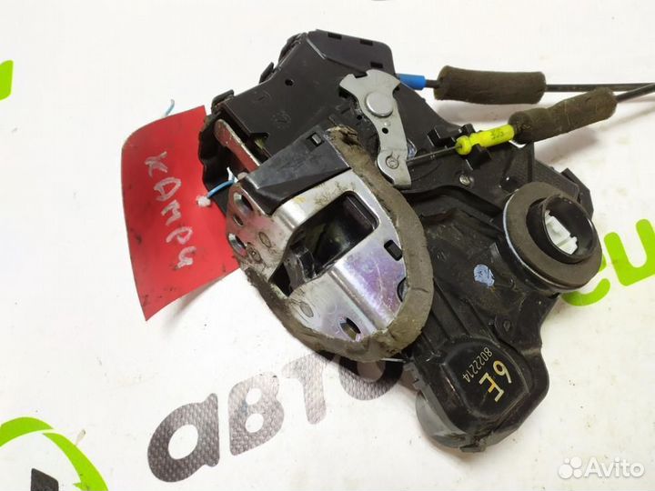 Замок двери передней правой Toyota Camry v40