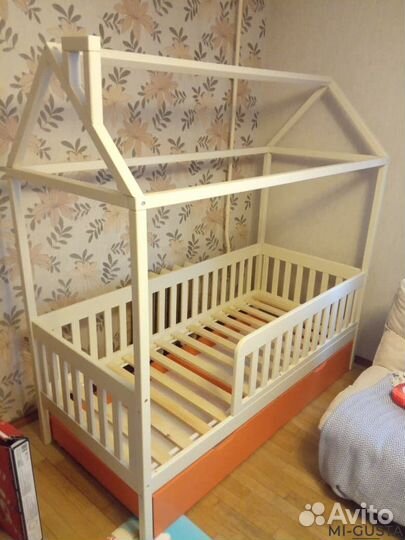 Детская кровать домик