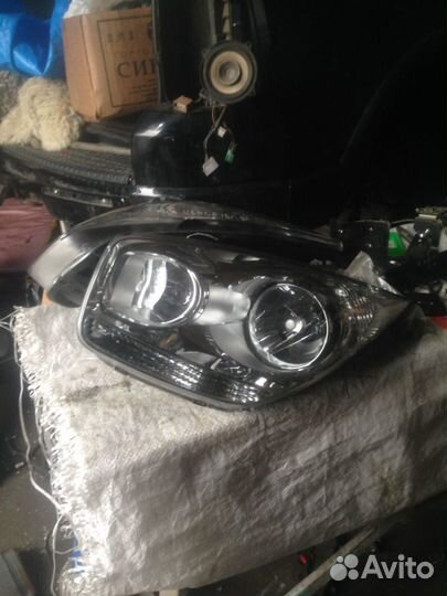 Фара Киа Венга Venga 2013 г