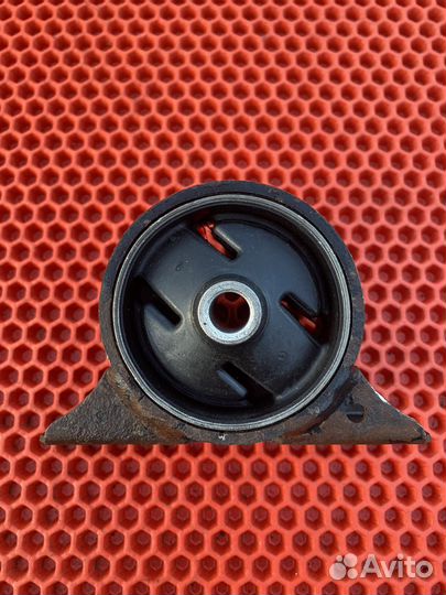 Опора двс нижняя задняя Mitsubishi Carisma