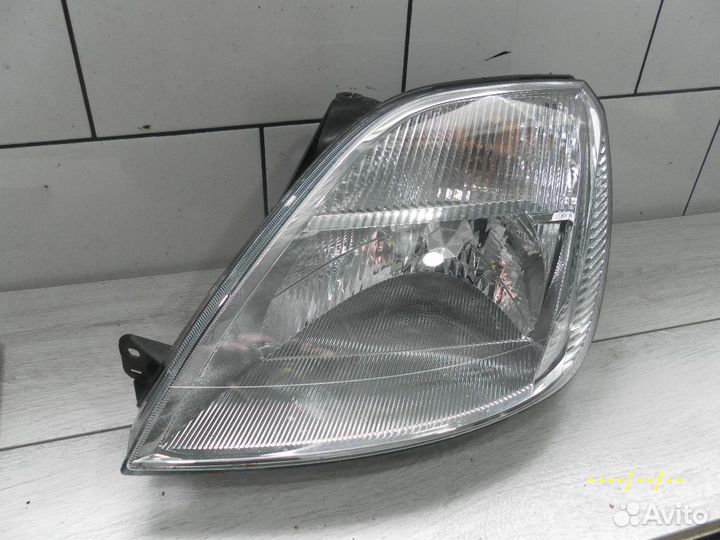 Фара левая галоген Ford Fiesta Mk5 2002-2005