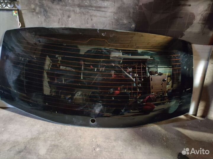 Заднее стекло багажника рено сандеро 2011г