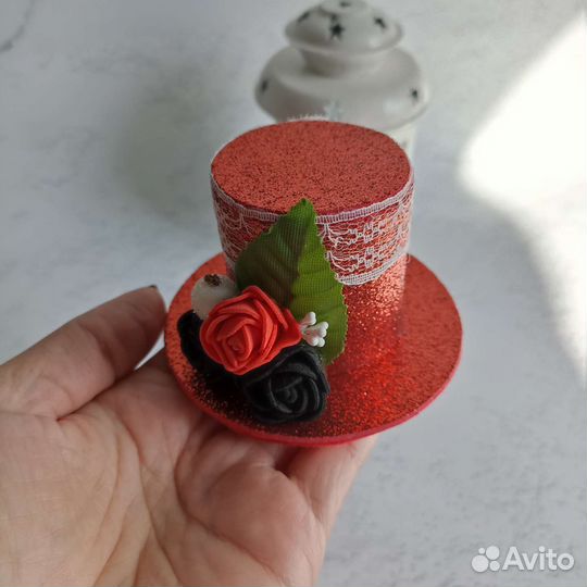 Шляпка на заколке