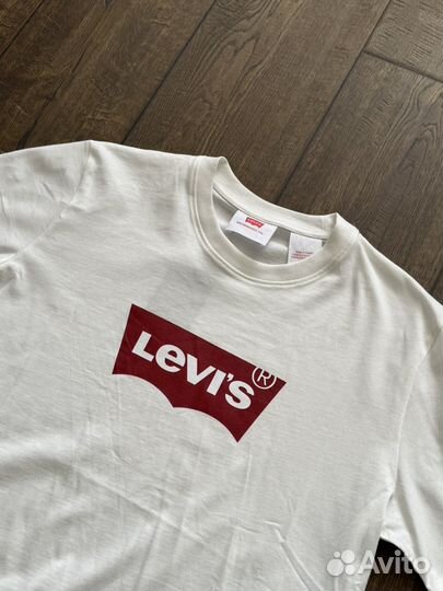 Футболка levis