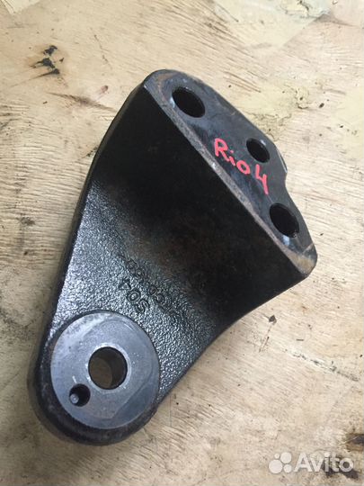 Кронштейн опоры двигателя Киа Рио Kia Rio 4