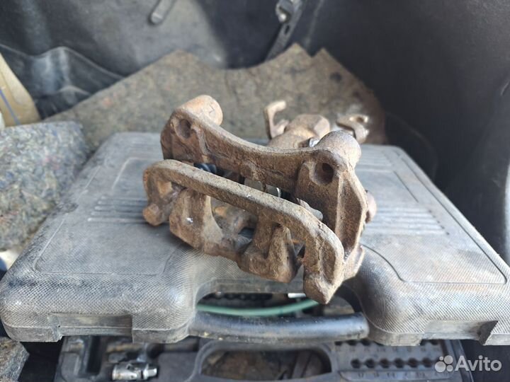 Правый задний суппорт Мазда 6 gg