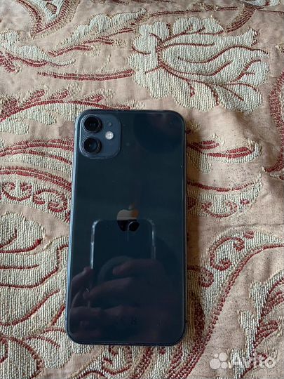 Телефон iPhone 11