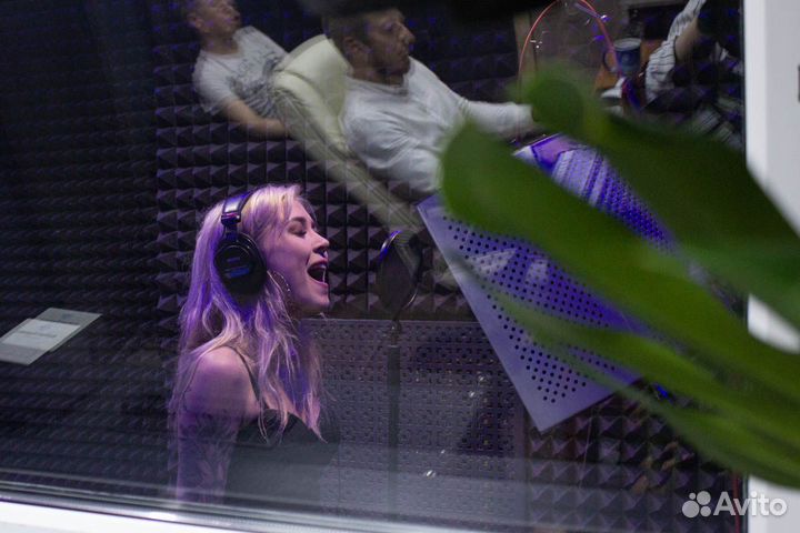 Запись песни в студии звукозаписи, песня в подарок