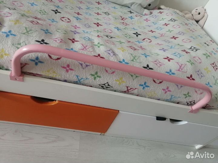 Бортик для детской кровати