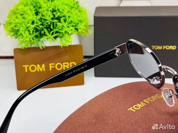 Солнцезащитные очки Tom Ford