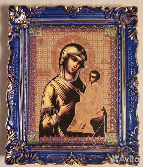 Богоматерь с младенцем на фарфоре)