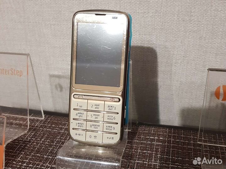 Nokia C3-01 Gold Edition