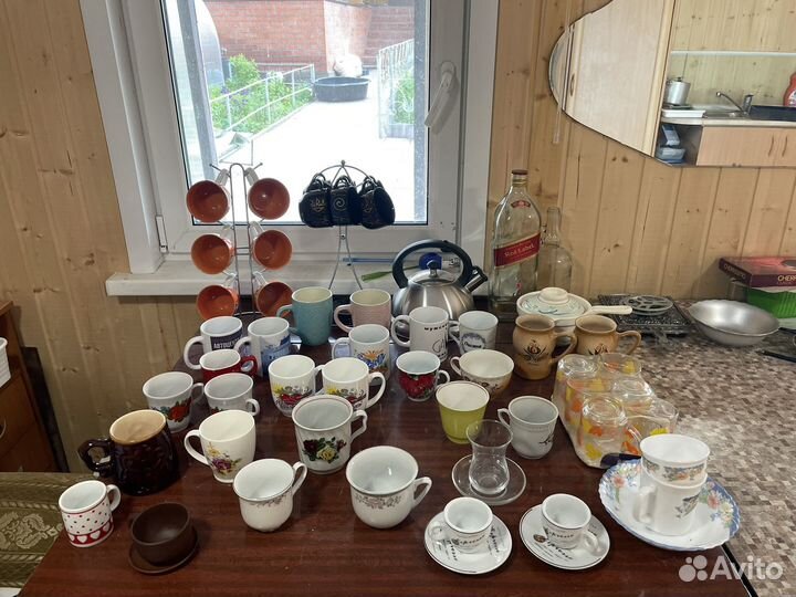 Чайные бокалы кружки и чашки много