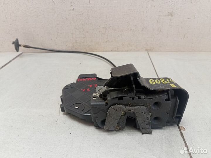 Замок двери задней левой