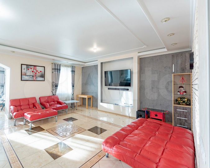 Коттедж 450 м² на участке 17 сот.